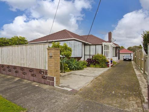 16 Holyoake Crescent, Avalon