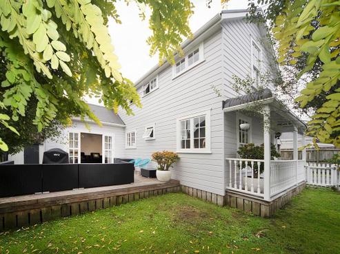 36 Beach Road, Northcote Point