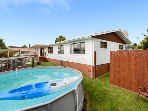 15 Olivine Street, Poike