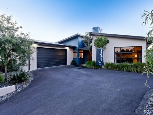 9 Darjon Drive, Huntington