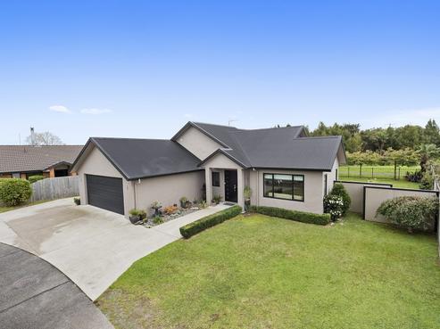 67 Barrington Drive, Huntington