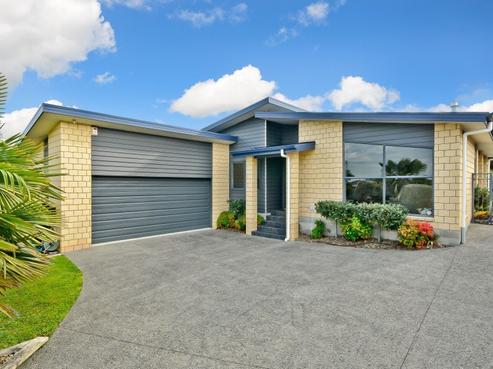 92 Farnborough Drive, Grandview Heights