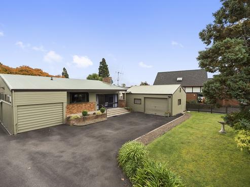 705 River Road, Chartwell
