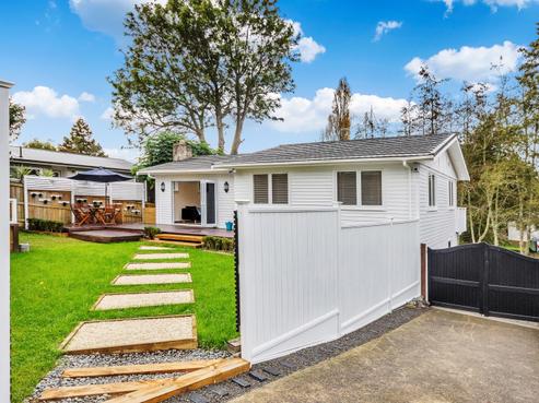 67 Lauderdale Road, Birkdale