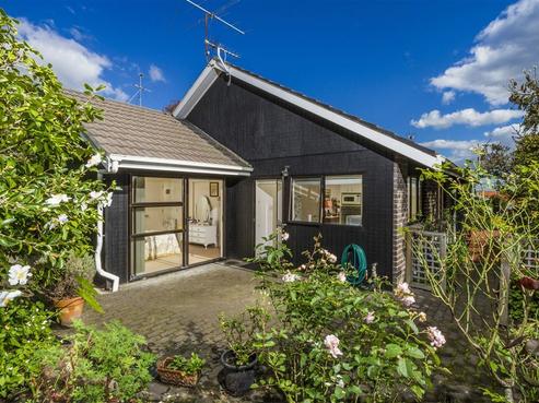 2/4 Fraser Road, Narrow Neck