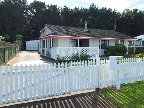 23 Cousins Avenue East, Foxton Beach