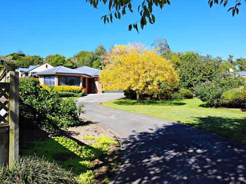 29 Aloma Way, Glenview