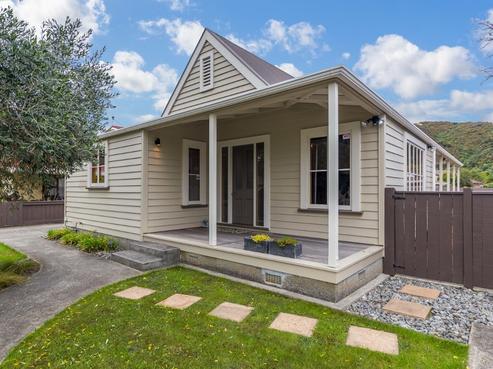 11 Mcenroe Grove, Naenae
