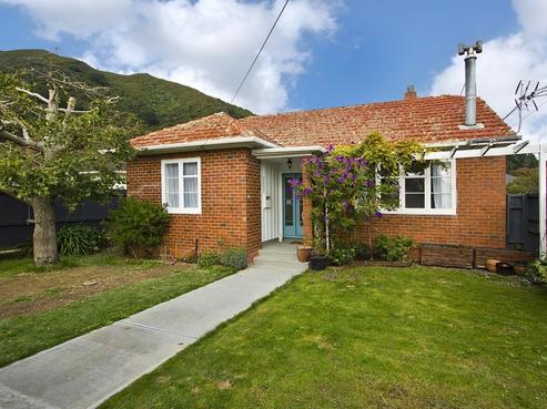 195 Whites Line East, Waiwhetu