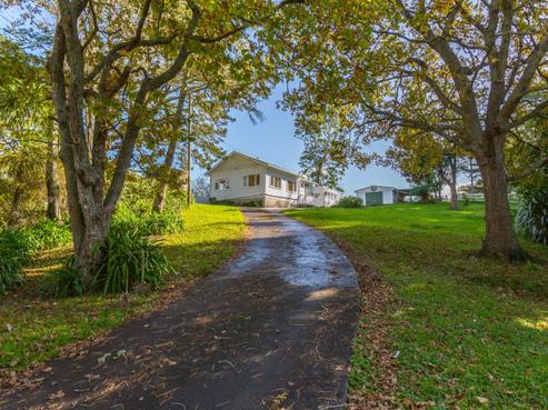 1505 East Coast Road, Redvale