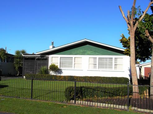 218 Sunnybank Crescent, Camberley