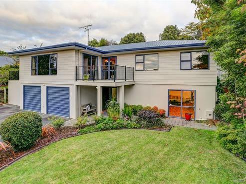 35 Aloma Way, Glenview