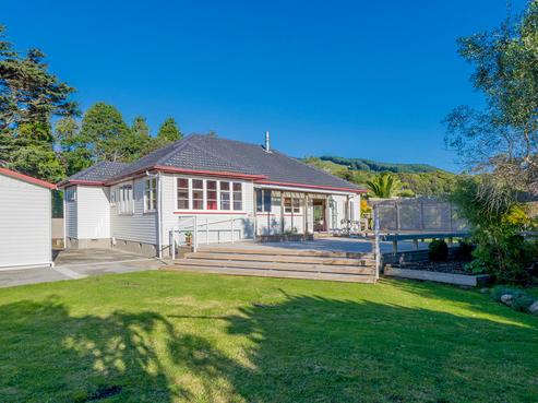 2 Main Road, Waikanae