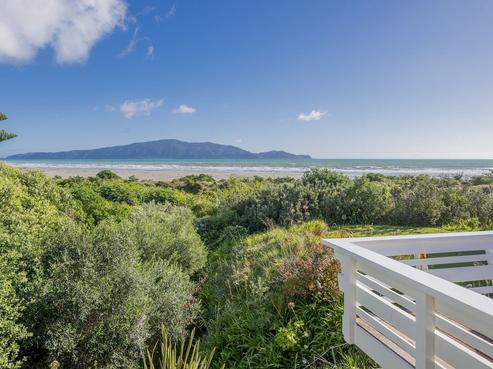 39 Field Way, Waikanae Beach