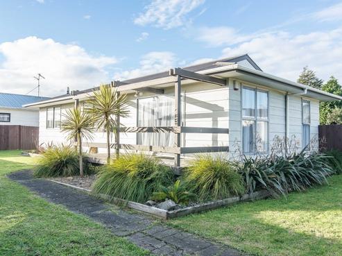 8 Elder Grove, Paraparaumu