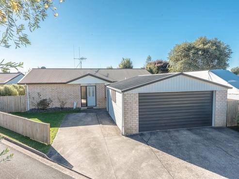 10 Harvard Court, Melville