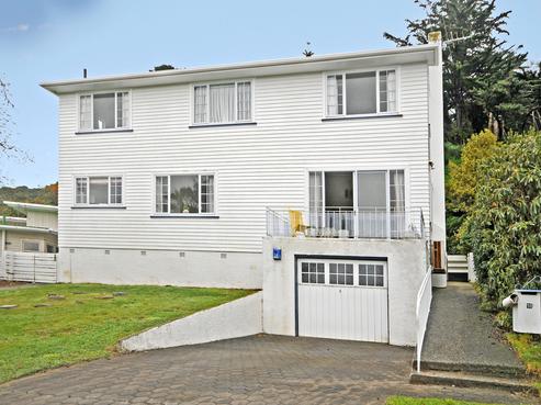 18 Breton Grove, Kingston
