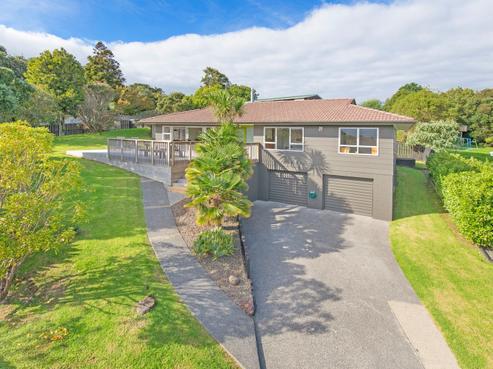 8 Brian Crescent, Stanmore Bay
