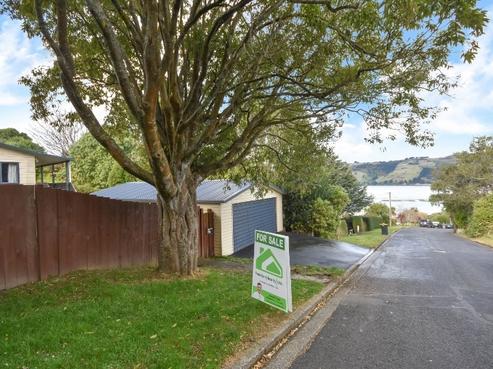 24 De Lacy Street, Maia