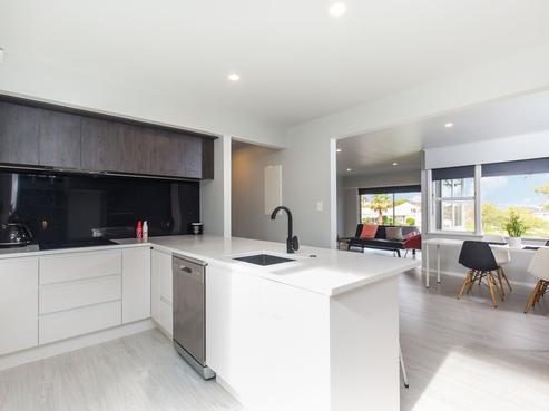 18 Baringa Place, Botany Downs
