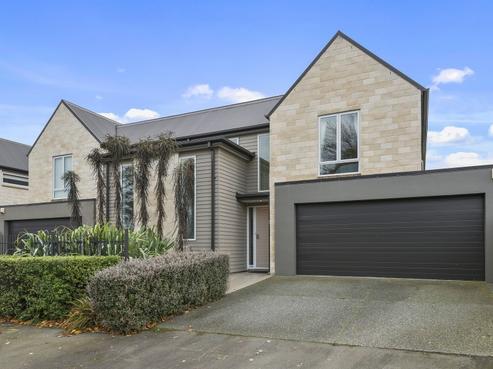 21 Pavilion Crescent, Middleton