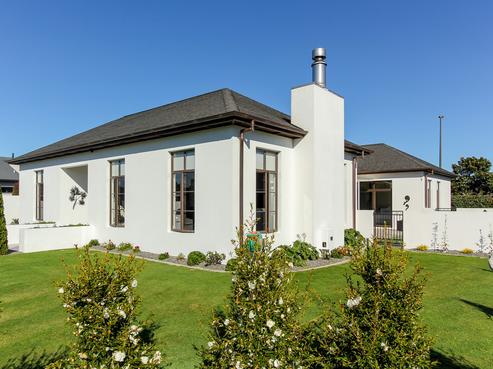 7 Oakwood Drive, Highlands Park