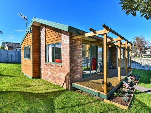 8 Wai Iti Place, Clendon Park