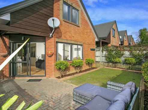 37P Fields Parade, Oteha