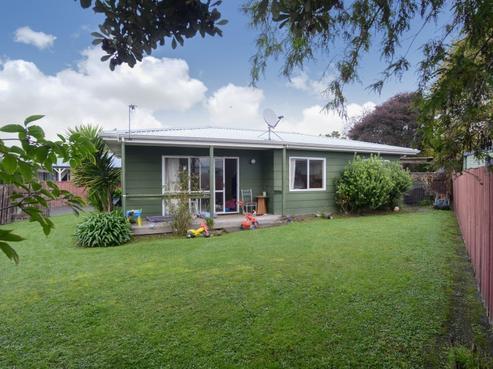 2/601 Oak Road, Akina