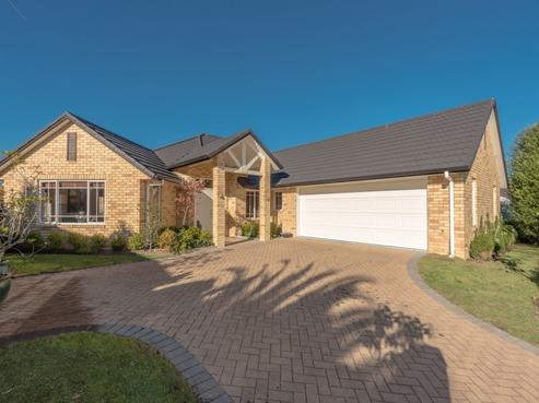 23 Ravenscourt Place, Huntington