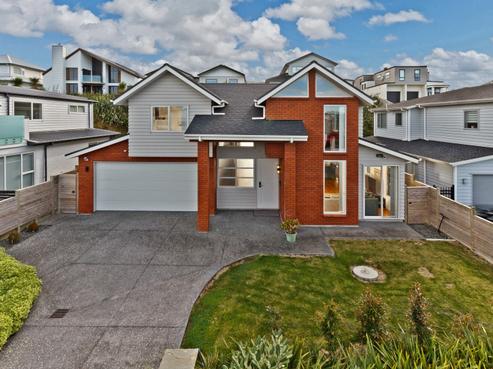 11 Remuremu Street, Long Bay