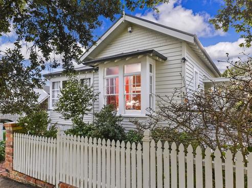 16 Ascot Avenue, Narrow Neck