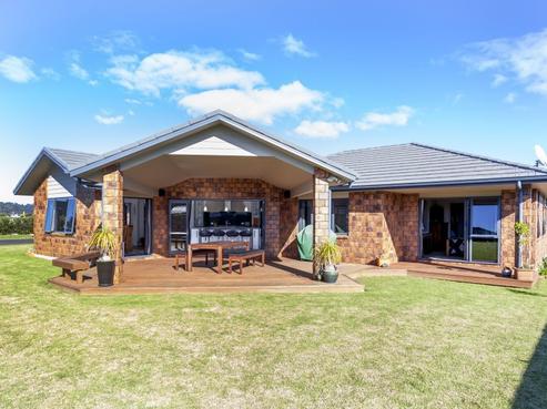 15 Debenham Drive, Whitianga