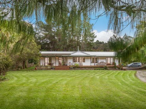 1226 East Coast Road, Redvale