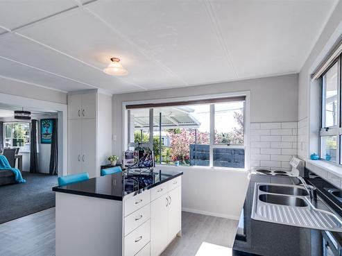 44 Warwick Crescent, Taradale