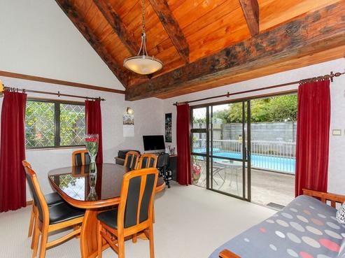 76A Paynters Avenue, Strandon