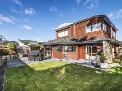 34 De Menech Grove, Avalon