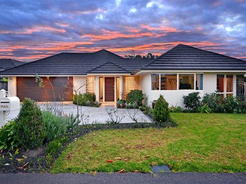 33 English Oak Drive, Schnapper Rock