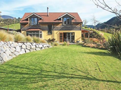 28 Frost Road, Hira