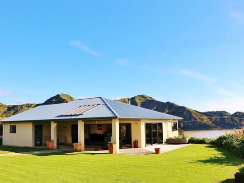 241 Te Mahoe Road, Mokau