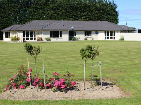 225 Mill Road North, Myross Bush