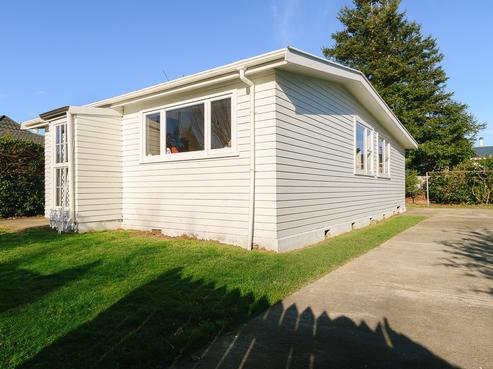 40 Riverbank Street, Ebdentown