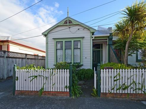 15 Riddlers Crescent, Petone