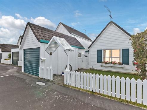 6 Woodbridge Lane, Milford