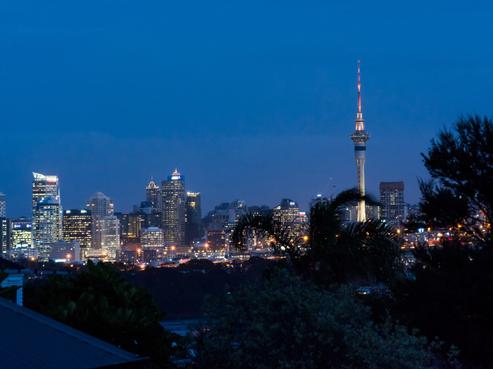 2/21 Seaview Avenue, Northcote