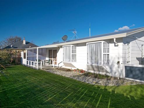 16A Newbourne Crescent, Redwoodtown