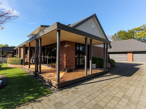 17C Kinross Drive, Merrilands