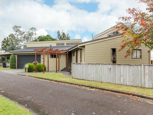 17B Saint Ives Grove, Whalers Gate