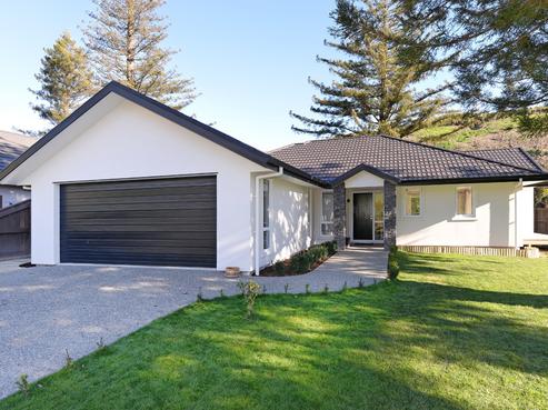54 Sunningdale Drive, Stoke