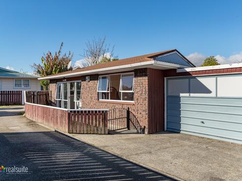 2/15 Benzie Avenue, Wallaceville